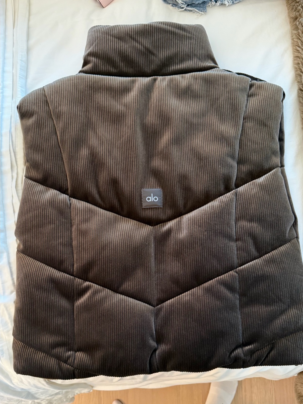 ALO Yoga Brown Corduroy Puffer Vest - Picture 2 of 2